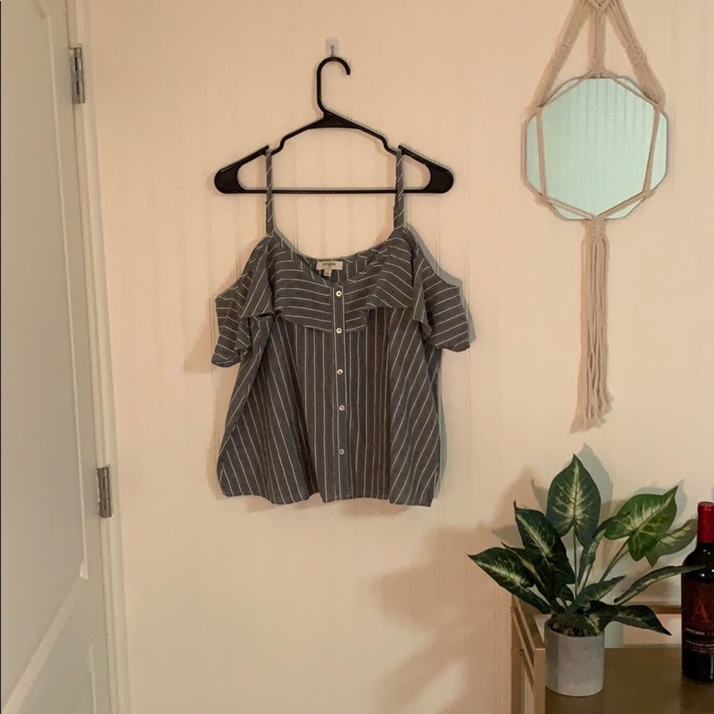 Umgee • cold shoulder blouse